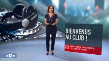 La combinaison jumpsuit marine à liserés blancs de Nathalie Renoux dans Le 12:45 de M6 du 28/04/2018