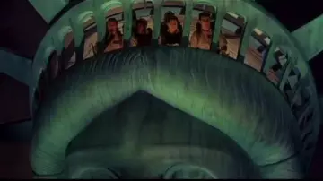 La statue de la liberté à New York dans S.O.S. Fantômes 2