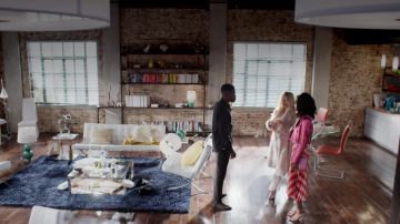 The pleated skirt Off-White c/o Virgil Abloh of Monica Colby (Wakeema Hollis) in Dynasty S01E20