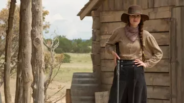 Le pantalon large noir d'Alice Fletcher (Michelle Dockery) dans Godless S01E07