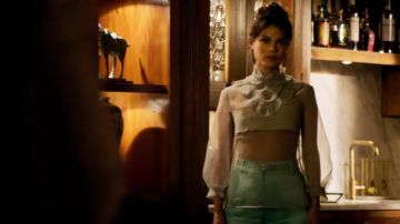Cristal Flores' (Nathalie Kelley) à volants organza garni haut par Prada comme on le voit dans la Dynastie 1x19