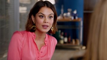 Cris­tal Flores' (Na­tha­lie Kel­ley) gold plated earrings by Lele Sa­dou­ghi as seen in Dy­nas­ty 1x20
