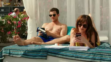 Les lunettes de soleil Persol de Christian Grey (Jamie Dornan) dans Cinquante nuances plus claires