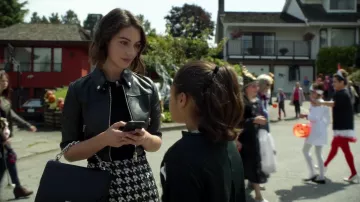 Chaqueta de cuero de Javotte (Adelaide Kane) en Once Upon A Time S07E04