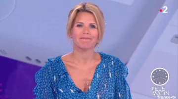 The top in the blue silk ruffled Laura Tenoudji in Télématin from the 02/05/2018