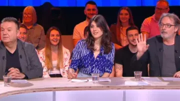 La camisa azul estampada de Sandrine Calvayrac en La case en + del 21/04/2018