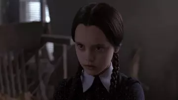 La perruque de Mercredi Addams (Christina Ricci) dans le film La famille Addams
