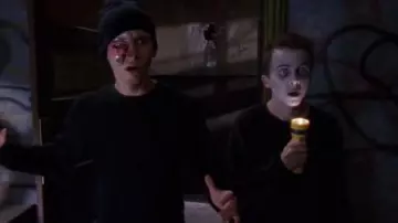 The orothèse Eye Ripped out of Reese (Justin Berfield) in the series Malcolm S06E15