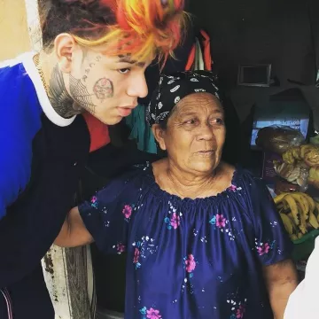 Sweatshirt Tommy Hilfiger of 6ix9ine on a post-Instagram