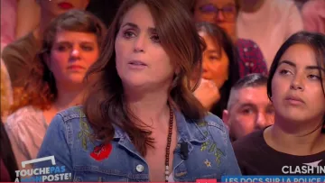 La Veste en jean à fleurs brodées de Valérie Benaim dans #TPMP Touche pas à mon poste du 18/04/2018