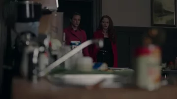 La jupe H&M à carreaux de Cheryl Blossom (Madelaine Petsch) dans Riverdale S02E20