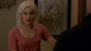 Le t-shirt Alexander Wang de Liv Moore (Rose McIver) dans iZombie S04E02