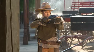 The costume of Armistice (Ingrid Bolso Berdal) in Westworld S01E08