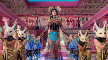 Le cos­tume complet de Katy Perry dans son clip Dark Horse