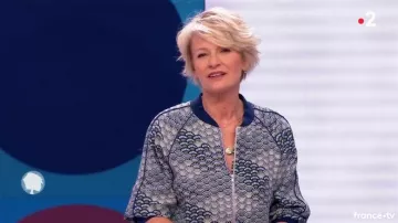 La veste bomber imprimée de Sophie Davant dans C'est au programme du 02/05/2018