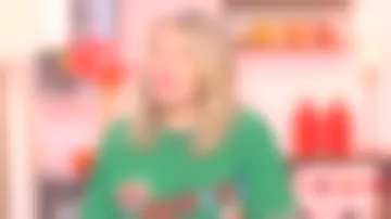 Le sweat vert à fleurs Paris de Agathe Lecaron dans La maison des maternelles du 03/05/2018