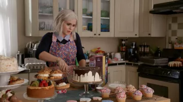 Le petit pull J.Crew 'Tippi' à col rayé de Liv Moore (Rose McIver) dans iZombie S04E04