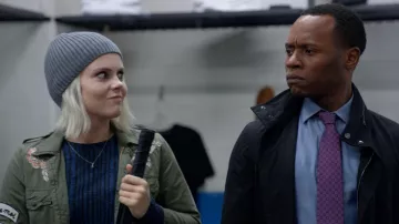 Le top bleu Proenza Schouler de Liv Moore (Rose McIver) dans iZombie S04E05