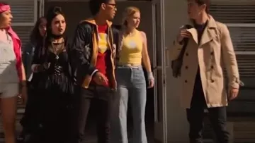 Le jeans à ornements Stella McCartney de Karolina Dean (Virginia Gardner) dans Marvel's Runaway S01E10