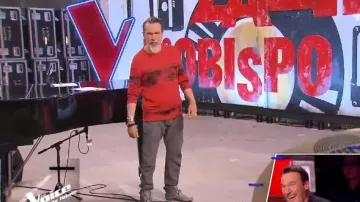 El jersey rojo con efecto desgastado por Florent Pagny en #TheVoice del 21/04/2018