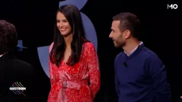 El vestido estampado rojo de Lilia Hassaine en #Quotidien del 04/05/2018