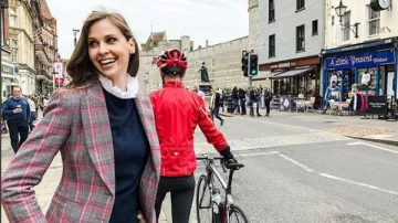 The sweater navy white-collar Ophélie Meunier on the set of Forbidden Zone