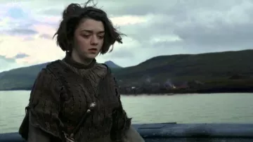El traje de cuero de Arya Stark (Maisie Williams) como se ve en Game of Thrones 4x10