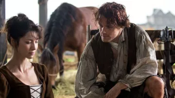 The shirt is vintage Jamie Fraser (Sam Heughan) in Outlander S01E02