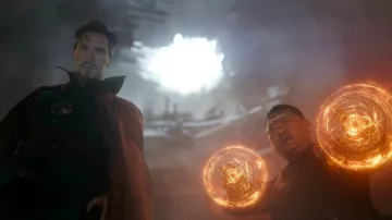 La Piedra del Tiempo / El Ojo de Agamotto por doctor Strange (Benedict Cumberbatch) en Avengers: Infinity War