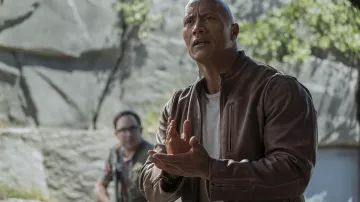 The leather jacket brown Davis Okoye (Dwayne Johnson) in Rampage
