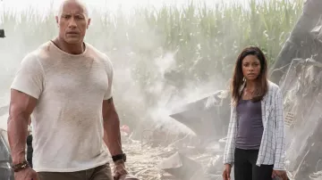 The bracelet of Davis Okoye (Dwayne Johnson) in Rampage