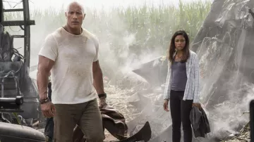 the plaid shirt of the Dr. Kate Caldwell (Naomie Harris) in Rampage