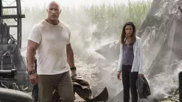 the plaid shirt of the Dr. Kate Caldwell (Naomie Harris) in Rampage