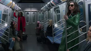 The sunglasses Daphne Kluger (Anne Hathaway) in Ocean's Eight