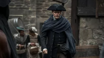 The leather purse of Jamie Fraser (Sam Heughan) in Outlander S03E06