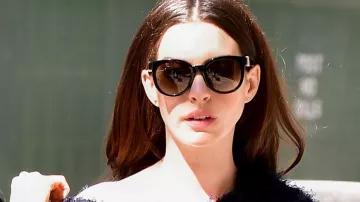 The sunglasses Daphne Kluger (Anne Hathaway) on the set of Ocean's 8
