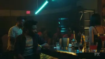 Le t-shirt Keep On Keepin' On de Earnest Marks / Earn (Donald Glover) dans Atlanta S01E08