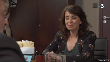 La tapa verde de Jeanne Carmin (Stéphanie Pareja) en Plus belle la vie S14E3526