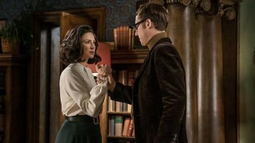 The turtleneck beige Frank Randall (Tobias Menzies) in Outlander S03E01