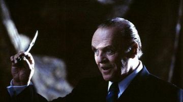 El cuchillo de Hannibal Lecter (Anthony Hopkins) en la película Hannibal Lecter