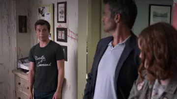 The black t-shirt Noodle Command of Eric Bemis (Skyler Gisondo) in Santa Clarita Diet S02E01