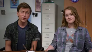 The shirt camouflage of Eric Bemis (Skyler Gisondo) in Santa Clarita Diet S02E05