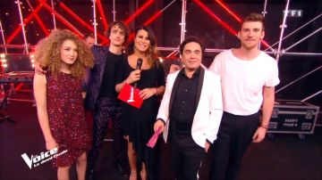 The black dress asymmetrical Karine Ferri in #TheVoice of the 05/05/2018