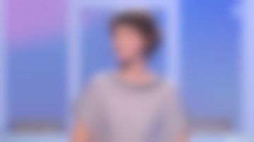 The Cape in silk and cashmere pale grey of Eglantine Eméyé in found the intruder in the 12/05/2018