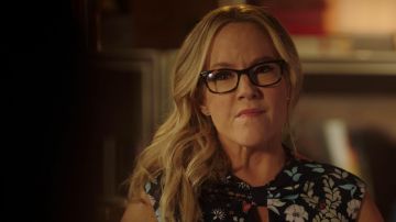 The black dress with flowers Ted Baker London Linda Martin (Rachael Harris) in Lucifer S03E16