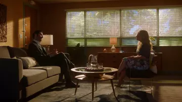 La robe gris et fleurs Ted Baker London de Linda Martin (Rachael Harris) dans Lucifer S03E17