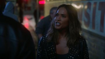 Le blouson cuir clouté Aqua de Mazikeen (Lesley-Ann Brandt) dans Lucifer S03E19