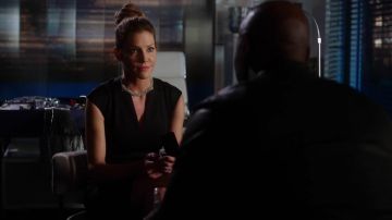 The black dress Ted Baker London Charlotte Richards (Tricia Helfer) in Lucifer S03E20