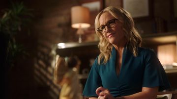 The dress green Karen Millen's Linda Martin (Rachael Harris) in Lucifer S03E20