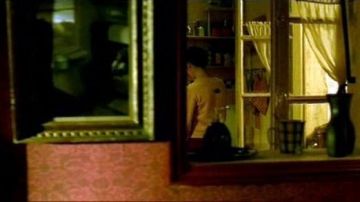 La pintura Conejo en un tren de Michael Sowa en Amélie Poulain (Audrey Tautou) en Le fabuleux destin d'Amélie Poulain